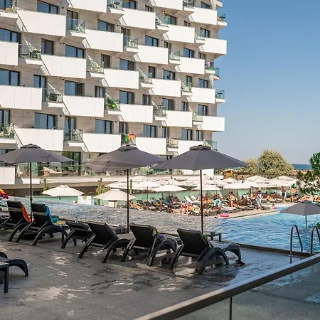 Lotti In Infinity Pool & Apartment Mamaia